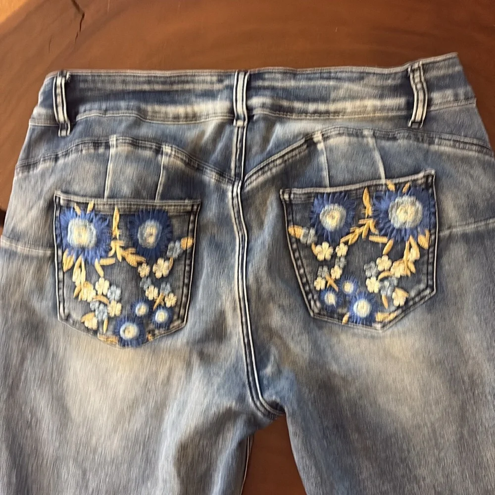 Fire and Rain Flare Wide Leg Jeans with Floral Embroidery/ Size 14 - Picture 9 of 9